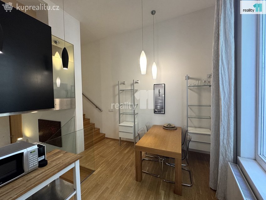 Pronájem bytu 2+kk 73 m^2 Senovážné náměstí, Praha 1 