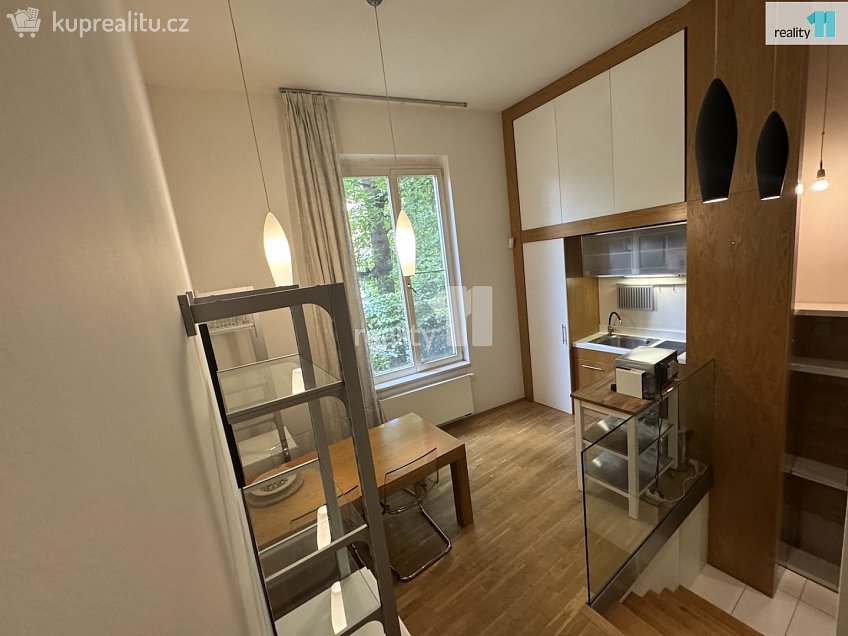 Pronájem bytu 2+kk 73 m^2 Senovážné náměstí, Praha 1 