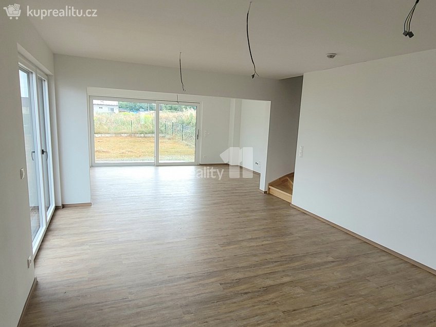 Prodej  rodinného domu 353 m^2 Pechlátova, Kladno 