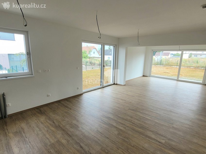 Prodej  rodinného domu 353 m^2 Pechlátova, Kladno 