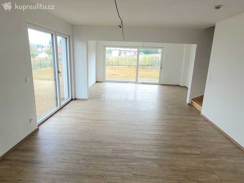 Prodej  rodinného domu 353 m^2 Pechlátova, Kladno 