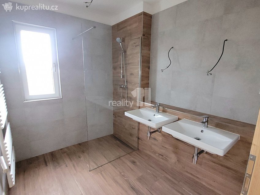 Prodej  rodinného domu 353 m^2 Pechlátova, Kladno 