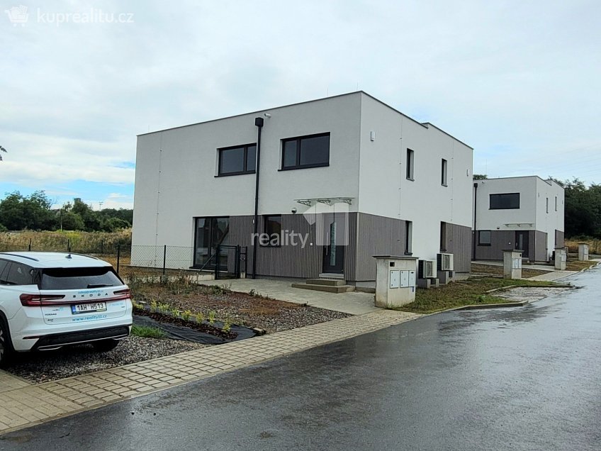 Prodej  rodinného domu 353 m^2 Pechlátova, Kladno 