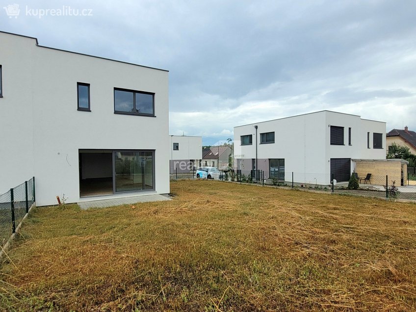 Prodej  rodinného domu 353 m^2 Pechlátova, Kladno 