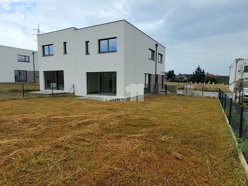 Prodej  rodinného domu 353 m^2 Pechlátova, Kladno 