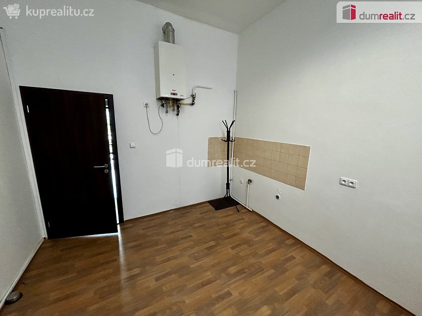 Pronájem  kanceláře 55 m^2 náměstí Dr. M. Horákové, Karlovy Vary 