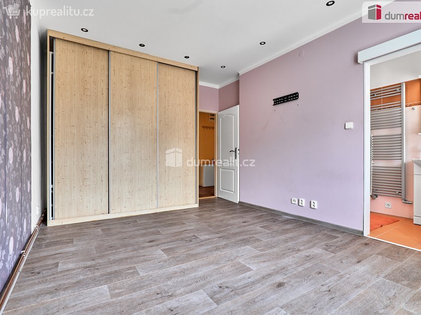 Prodej bytu 4+1 75 m^2 Zbrojnická, Karlovy Vary 