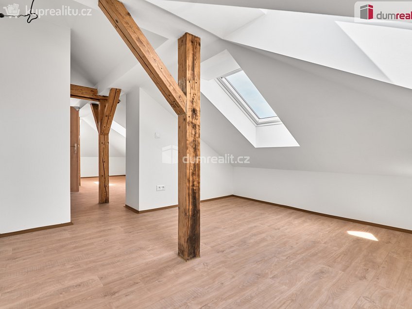 Prodej bytu 4+1 75 m^2 Zbrojnická, Karlovy Vary 