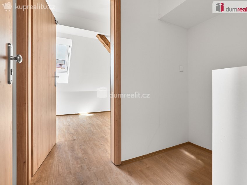 Prodej bytu 4+1 75 m^2 Zbrojnická, Karlovy Vary 