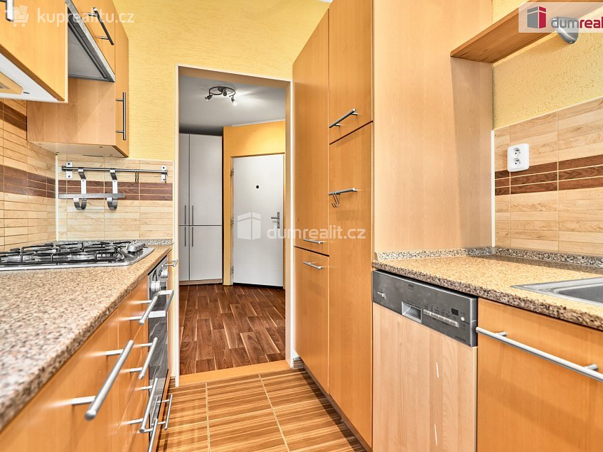 Prodej bytu 4+1 75 m^2 Zbrojnická, Karlovy Vary 