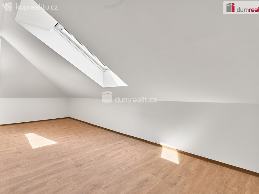 Prodej bytu 4+1 75 m^2 Zbrojnická, Karlovy Vary 