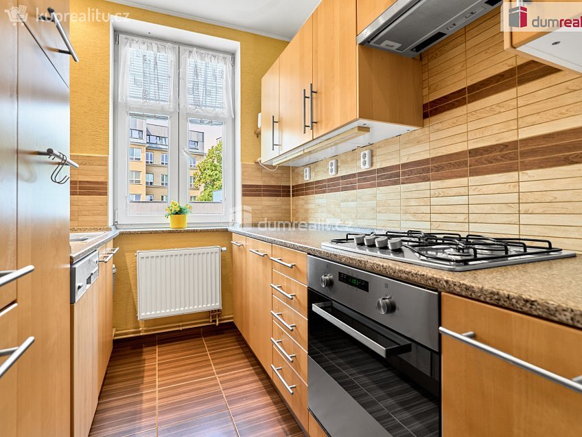 Prodej bytu 4+1 75 m^2 Zbrojnická, Karlovy Vary 
