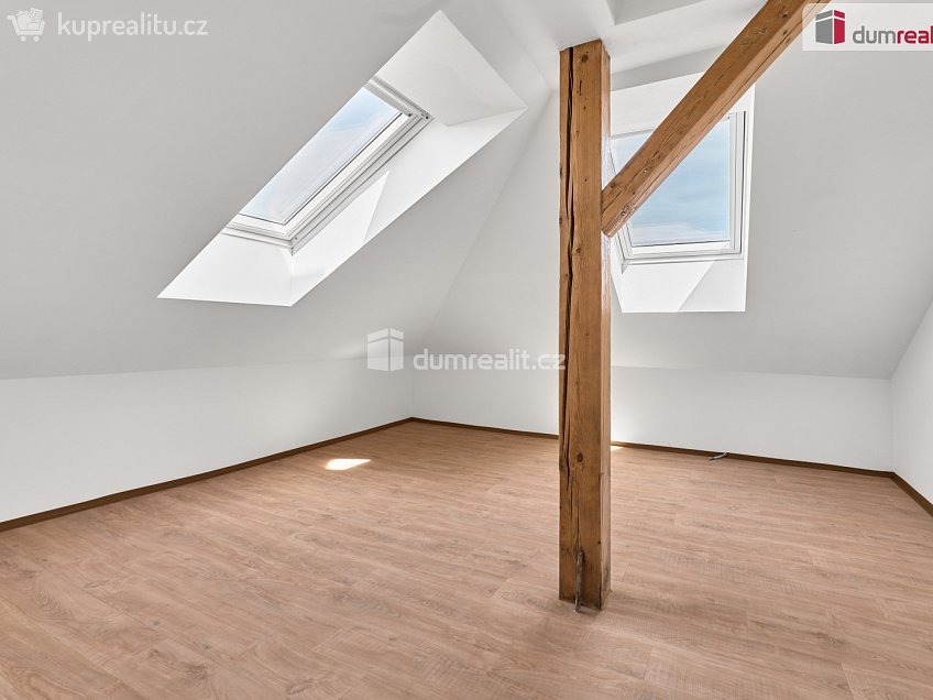 Prodej bytu 4+1 75 m^2 Zbrojnická, Karlovy Vary 