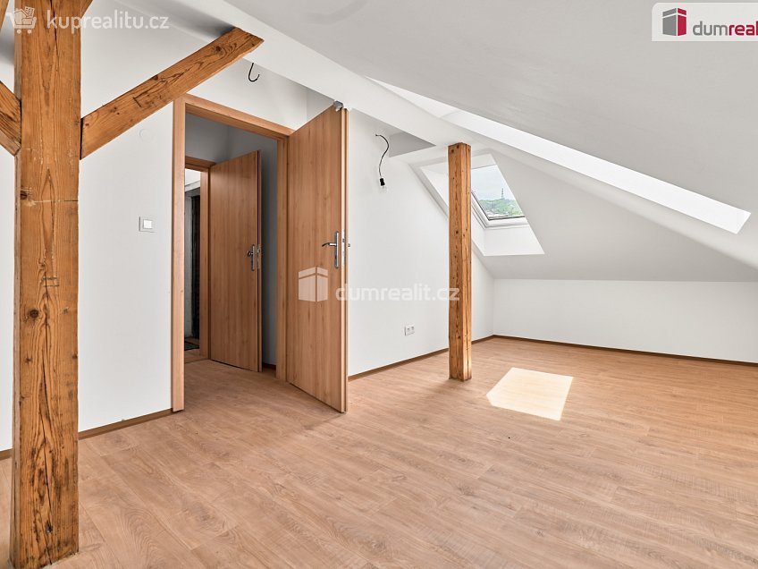 Prodej bytu 4+1 75 m^2 Zbrojnická, Karlovy Vary 