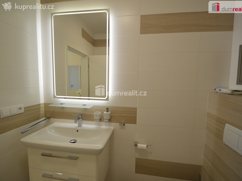Pronájem bytu 2+kk 30 m^2 Nad Palatou, Praha 5 