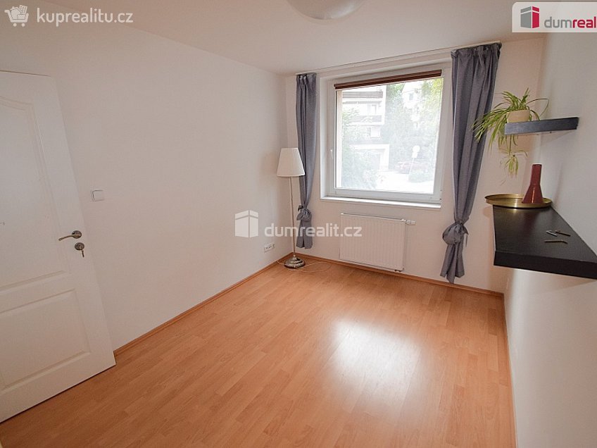 Pronájem bytu 2+kk 30 m^2 Nad Palatou, Praha 5 