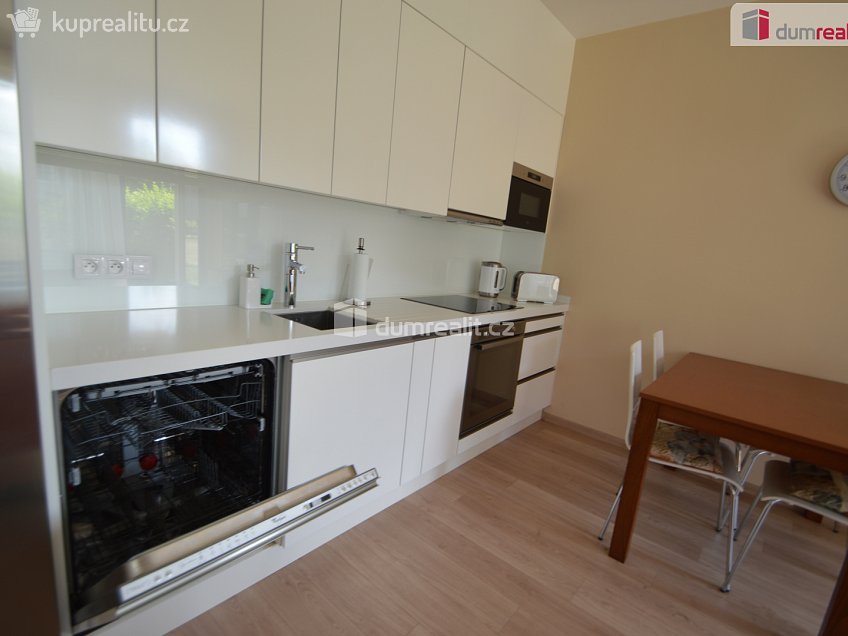 Pronájem bytu 4+kk 88 m^2 Na Veselou, Beroun 