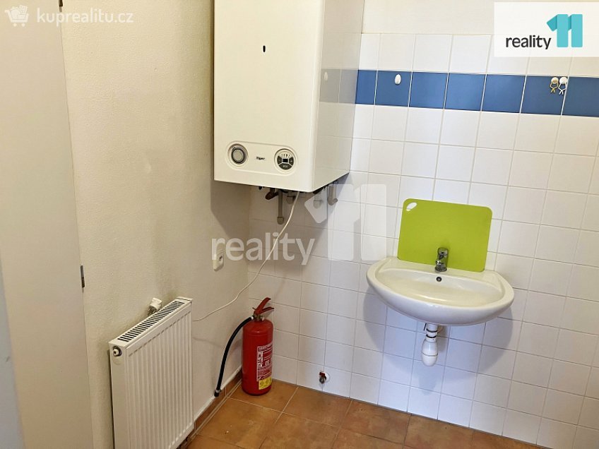 Prodej  obchodních prostor 47 m^2 Husova, Přeštice 