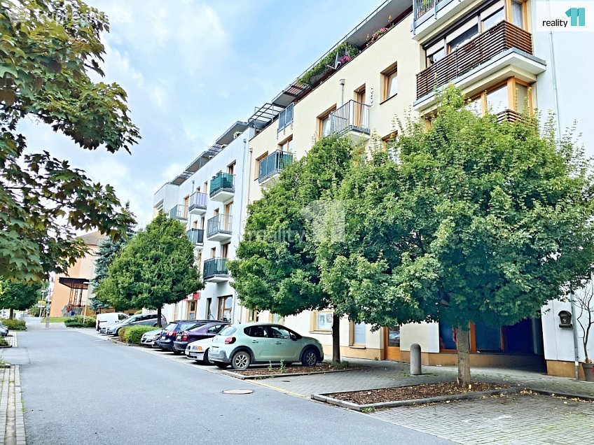 Prodej  obchodních prostor 47 m^2 Husova, Přeštice 