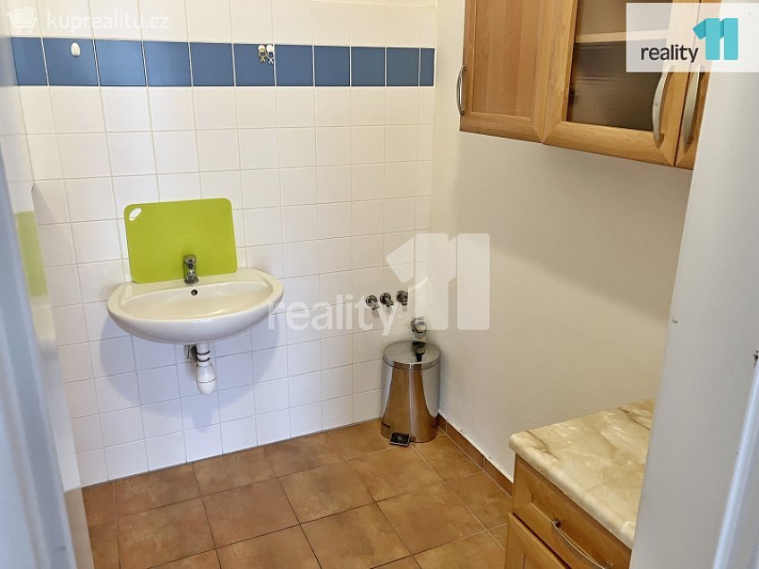 Prodej  obchodních prostor 47 m^2 Husova, Přeštice 