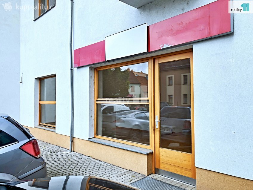 Prodej  obchodních prostor 47 m^2 Husova, Přeštice 