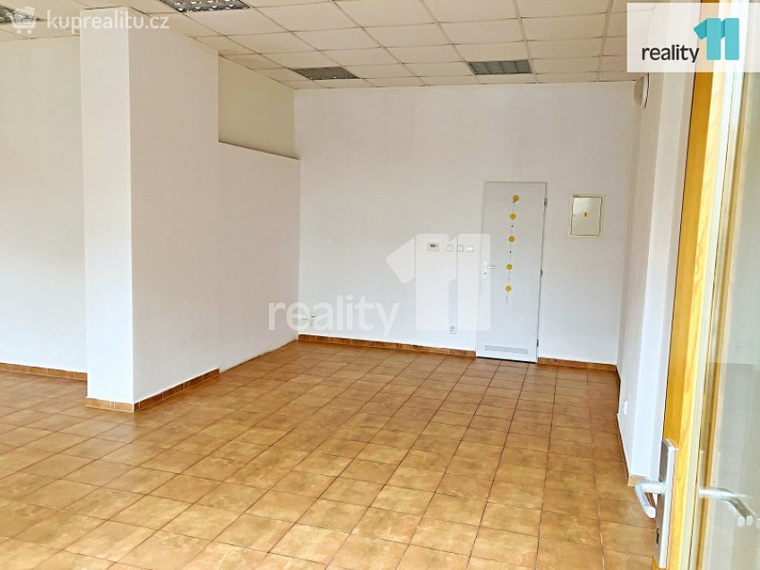 Prodej  obchodních prostor 47 m^2 Husova, Přeštice 