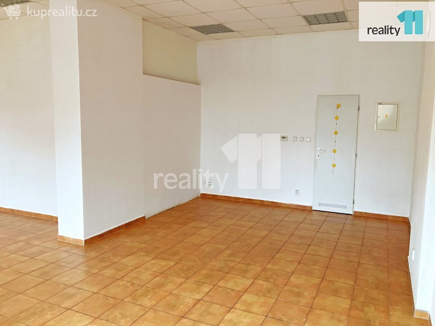 Prodej  obchodních prostor 47 m^2 Husova, Přeštice 