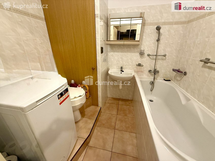 Pronájem bytu 2+kk 45 m^2 Petýrkova, Praha 11 
