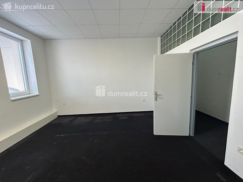 Pronájem  kanceláře 19 m^2 Skladištní, Poděbrady 