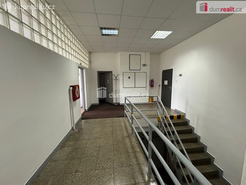 Pronájem  kanceláře 19 m^2 Skladištní, Poděbrady 