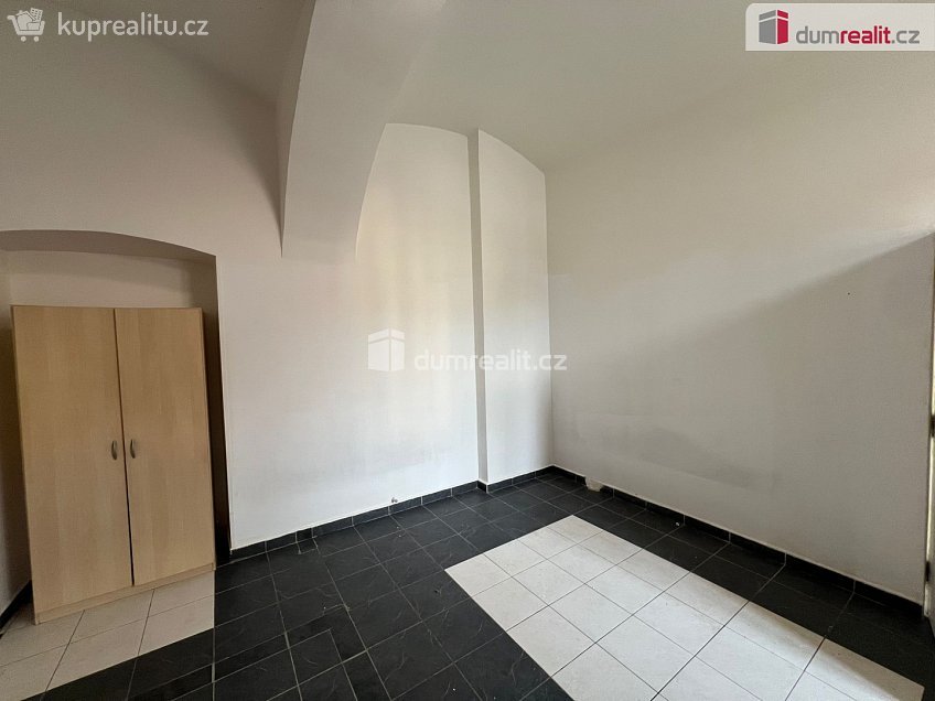 Pronájem bytu 1+1 26 m^2 Zenklova, Praha 8 