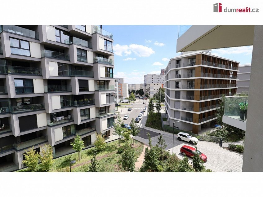 Pronájem bytu 2+kk 65 m^2 Ramonova, Praha 10 