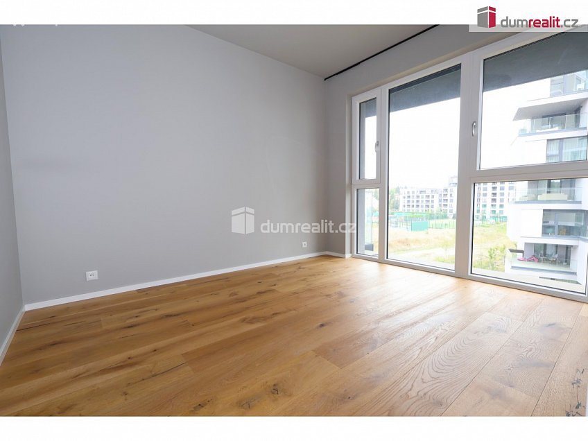 Pronájem bytu 3+kk 99 m^2 Ramonova, Praha 10 