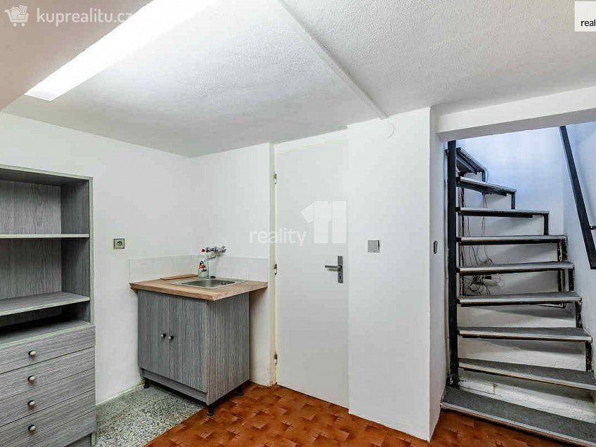 Pronájem  obchodních prostor 34 m^2 Kounická, Praha 10 