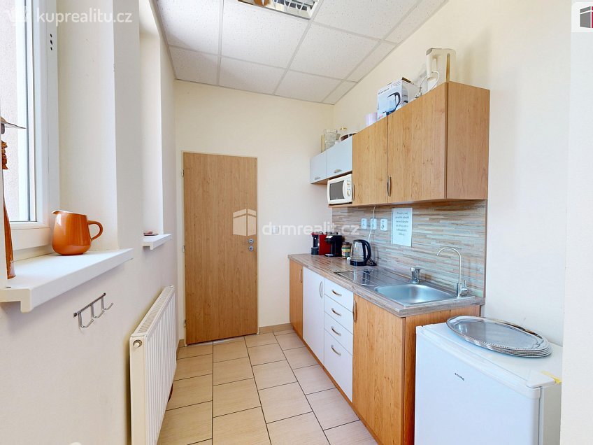 Pronájem  kanceláře 12 m^2 U Cukrovaru, Opava 