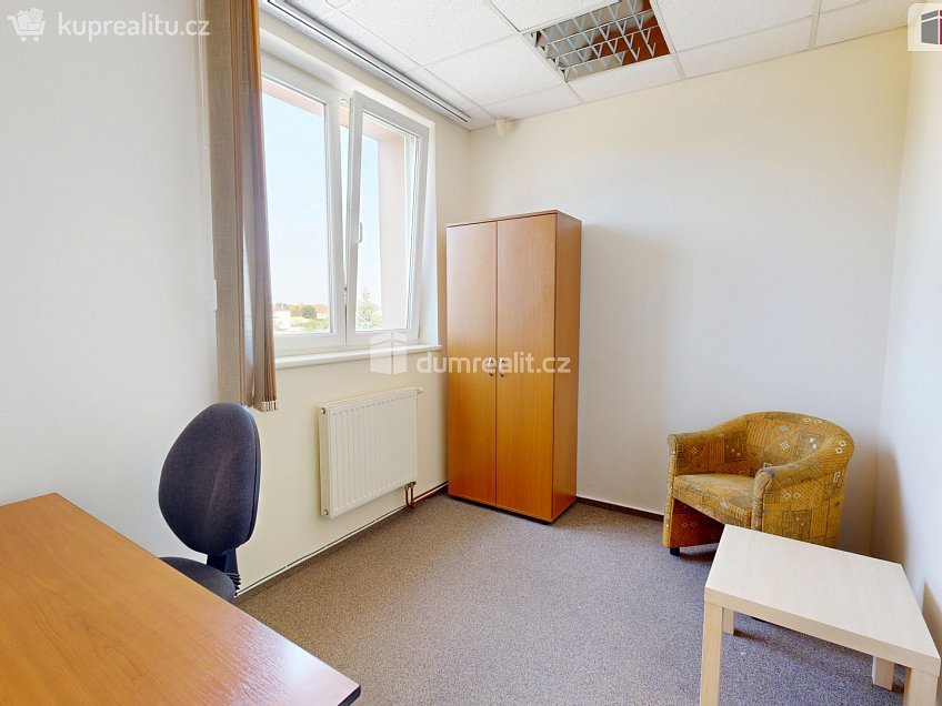Pronájem  kanceláře 12 m^2 U Cukrovaru, Opava 