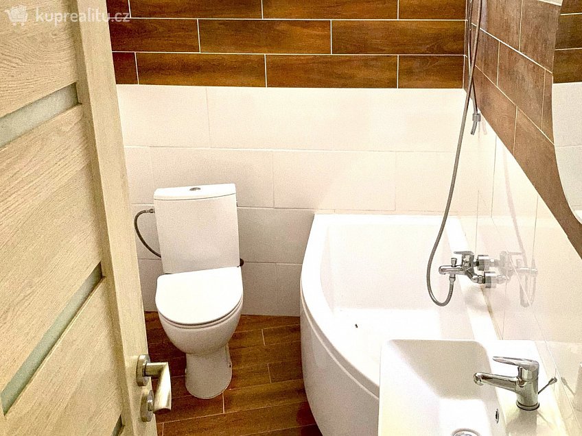Prodej bytu 2+1 53 m^2 Prašná 140, Karlovy Vary 