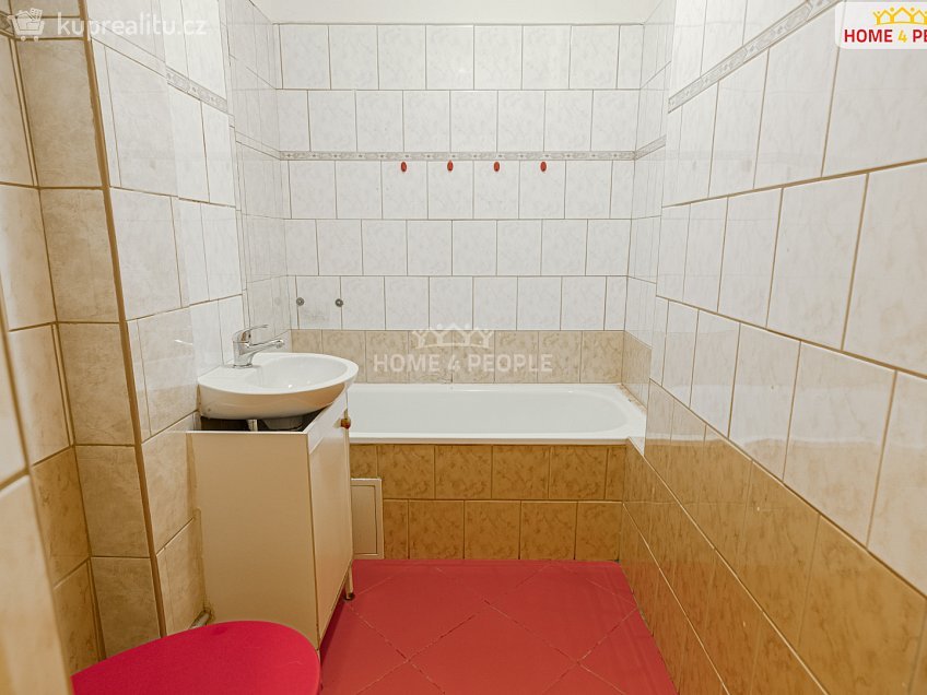 Prodej bytu 2+1 55 m^2 náměstí Dr. M. Horákové, Karlovy Vary 