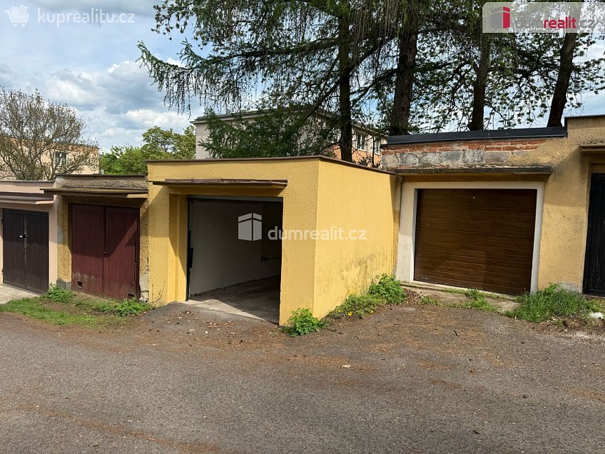 Pronájem  garáže 20 m^2 Bratří Čapků, Ústí nad Labem 