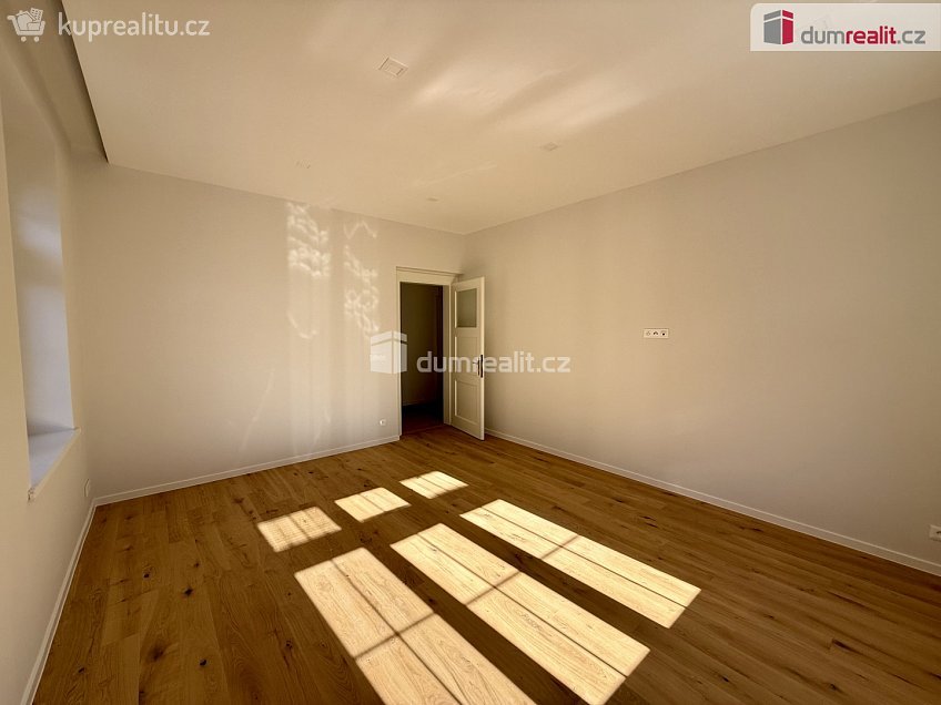 Pronájem bytu 3+1 105 m^2 Dřevěná, Mariánské Lázně 