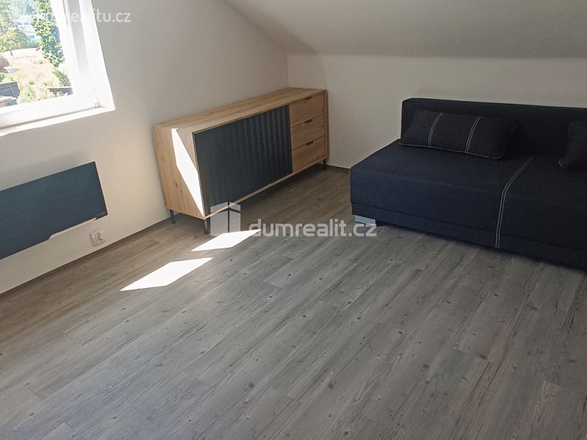 Pronájem bytu 1+kk 18 m^2 Nádražní, Benešov nad Ploučnicí 