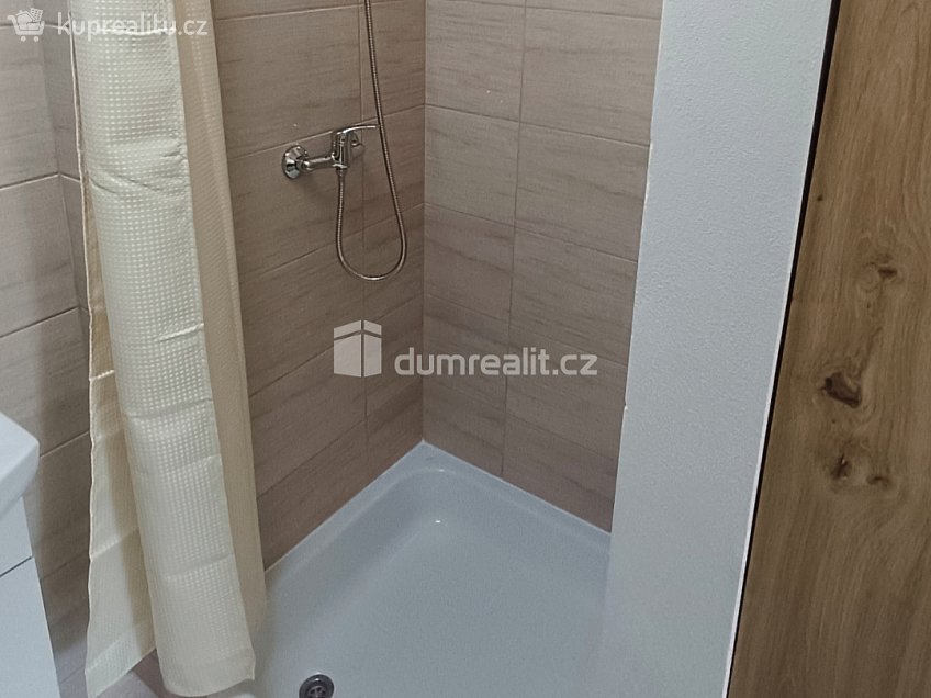 Pronájem bytu 1+kk 18 m^2 Nádražní, Benešov nad Ploučnicí 