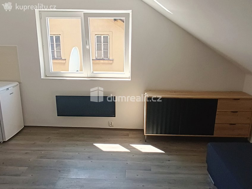 Pronájem bytu 1+kk 18 m^2 Nádražní, Benešov nad Ploučnicí 