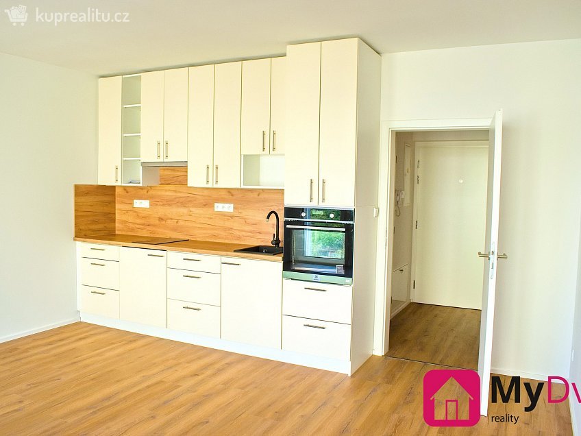 Pronájem bytu 1+kk 40 m^2 Jarošova, Znojmo 