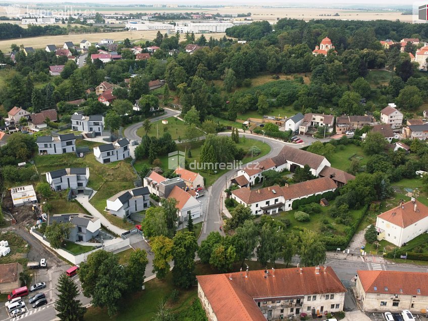 Prodej  stavebního pozemku 1067 m^2 Hlavní, Panenské Břežany 