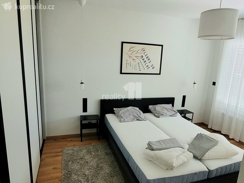 Pronájem  rodinného domu 120 m^2 Pechlátova, Kladno 