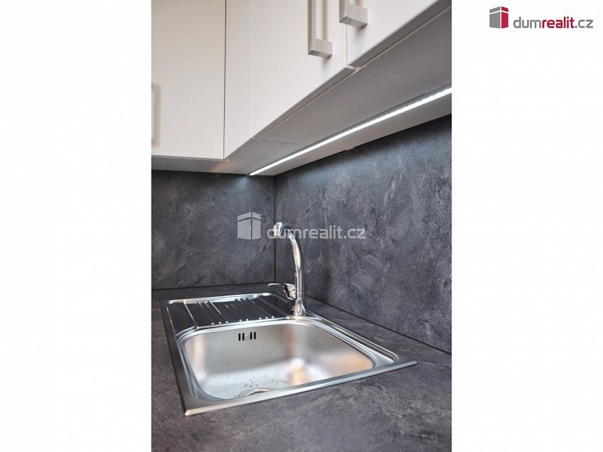 Pronájem bytu 2+kk 52 m^2 K Beranovu, Praha-Dolní Chabry 