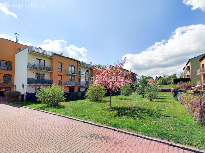 Prodej bytu 1+kk 33 m^2 B. Němcové, Hostivice 