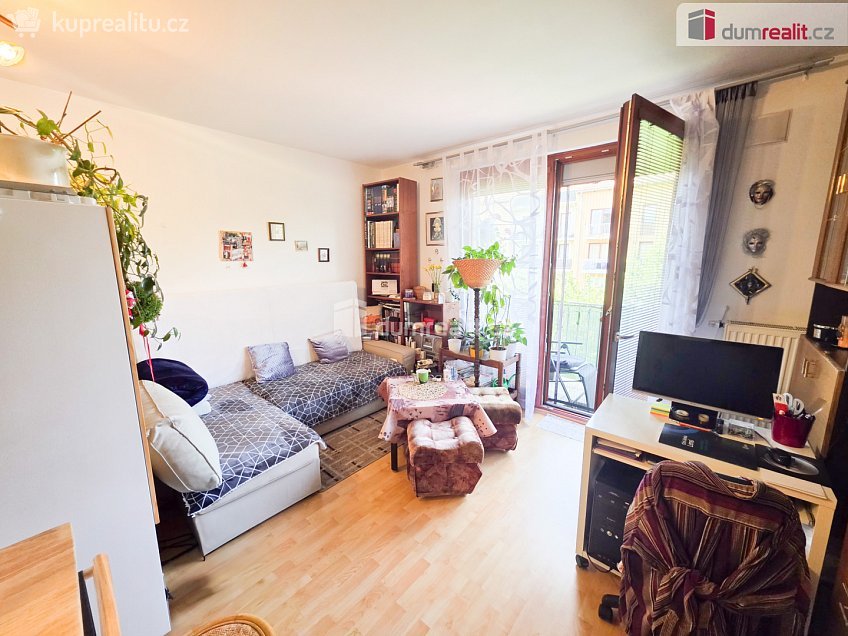 Prodej bytu 1+kk 33 m^2 B. Němcové, Hostivice 