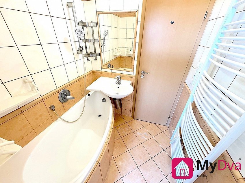 Pronájem bytu 3+kk 78 m^2 Bezděkov, Velké Meziříčí 